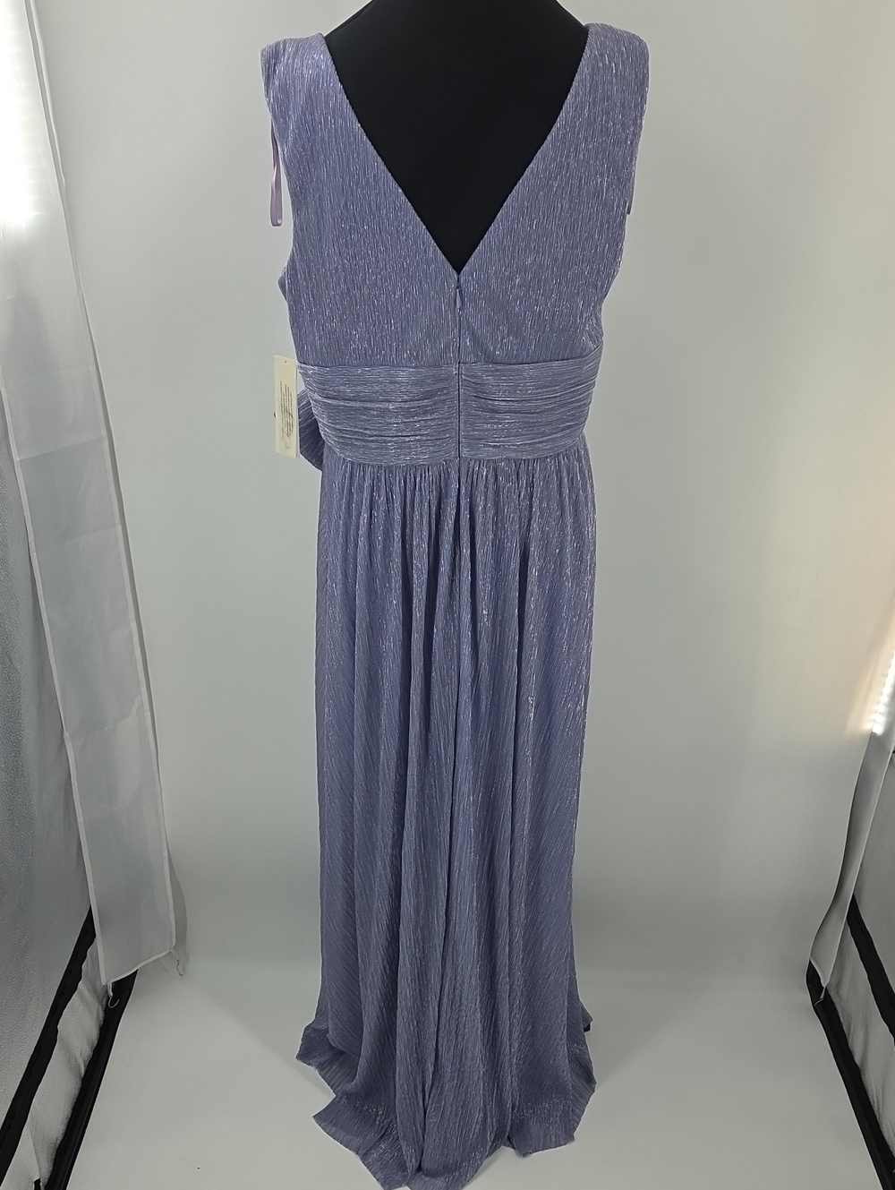 Sleeveless V-Neck Lavender Pleated Maxi Dress with Waist Bow - Picture 16 of 16